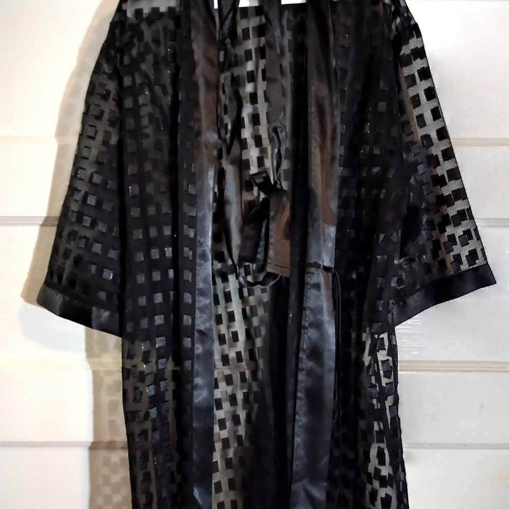 Secret Treasures medium women's sheer night robe black (Rox491)